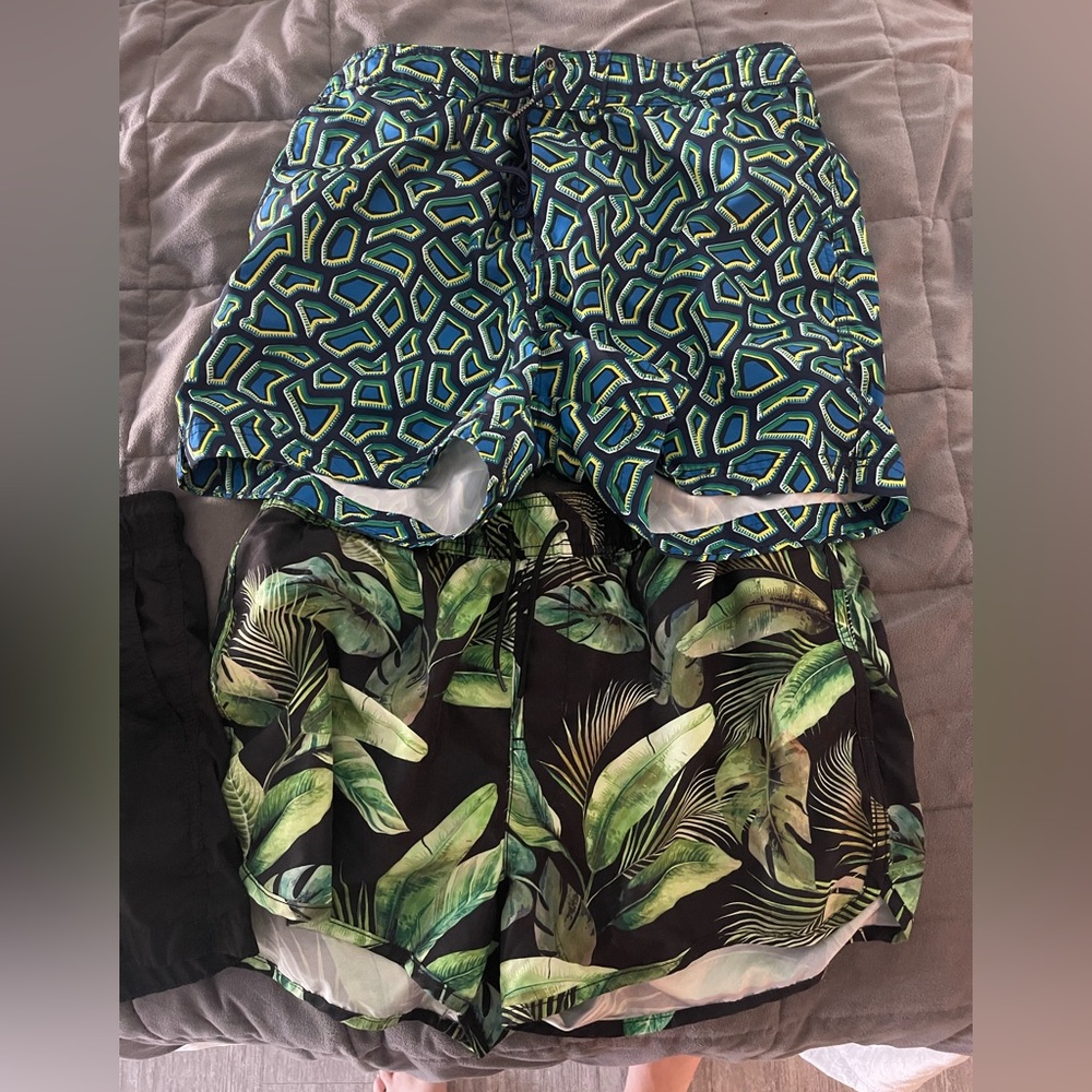 H&M men swim trunks. Size medium
